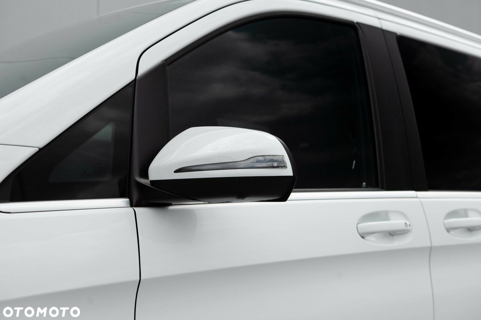 Mercedes-Benz Klasa V 300 d 4-Matic Avantgarde 9G-Tronic (d³ugi) - 14