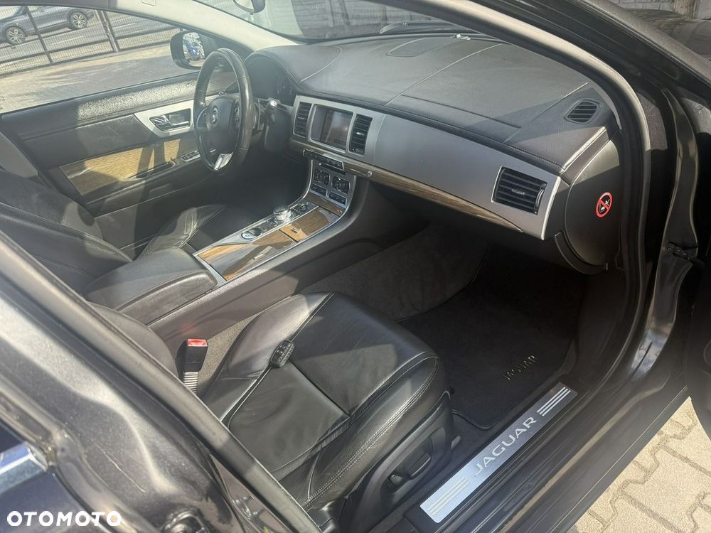 Jaguar XF - 7