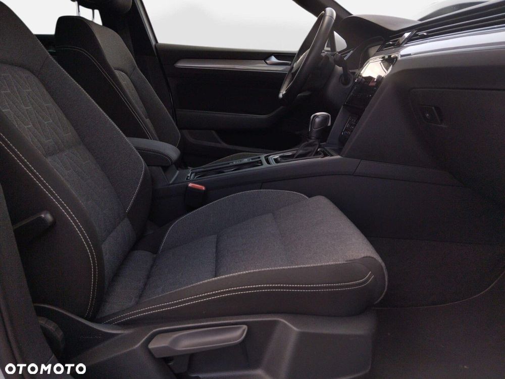 Volkswagen Passat - 22