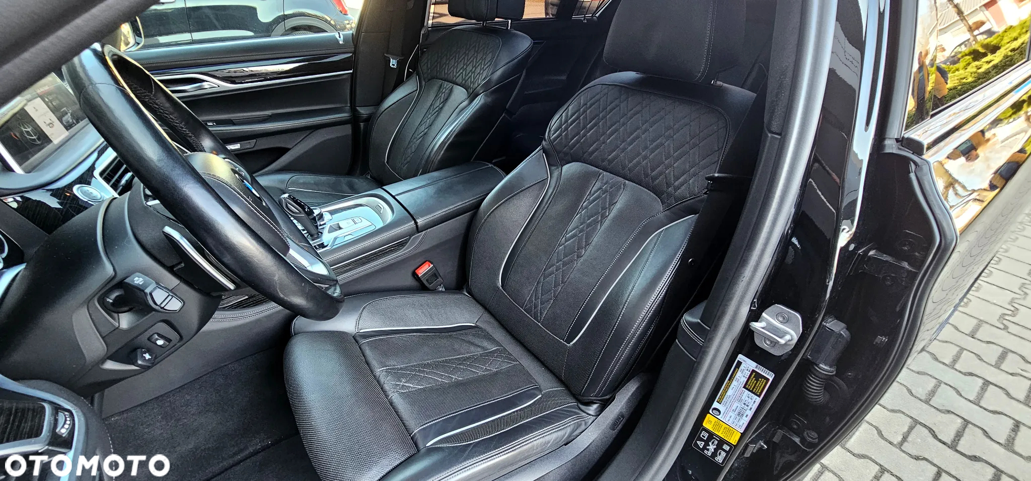 BMW Seria 7 750i xDrive - 12