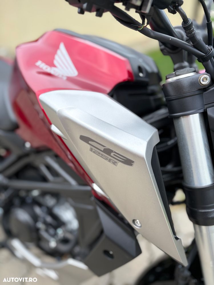 Honda CB 125R - 9