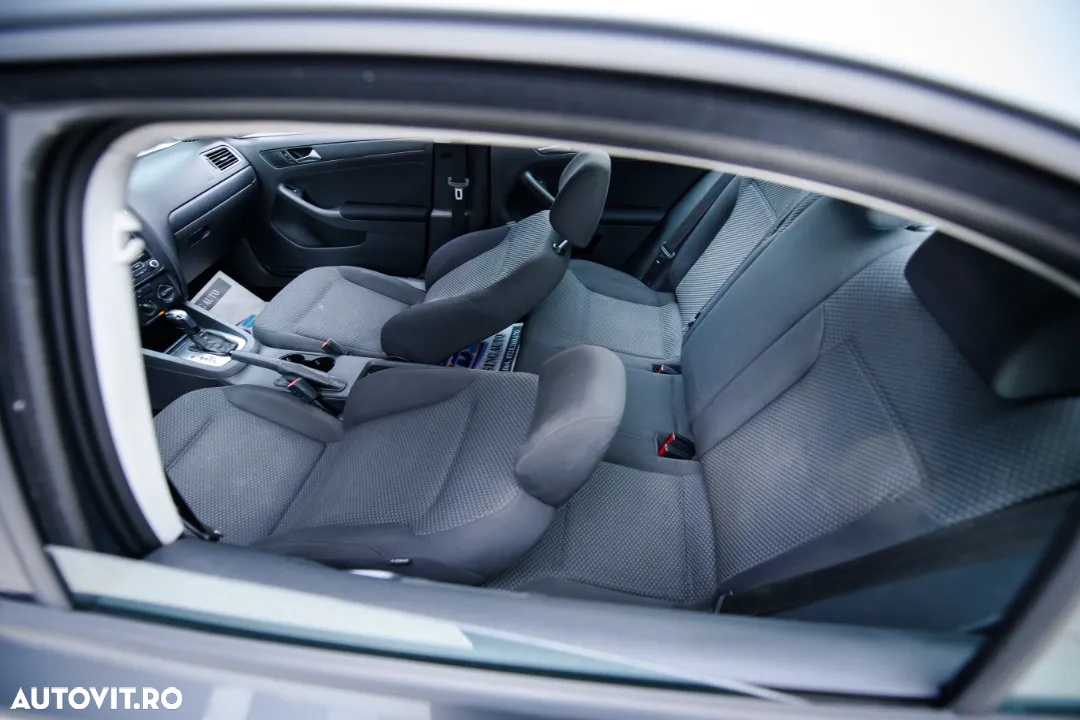 Volkswagen Jetta - 10
