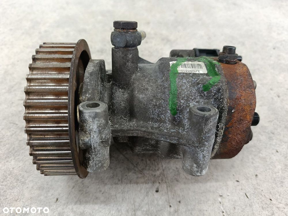 POMPA WTRYSKOWA RENAULT KANGOO II 8200423059A  8200057225 R9042A041A DELPHI - 1