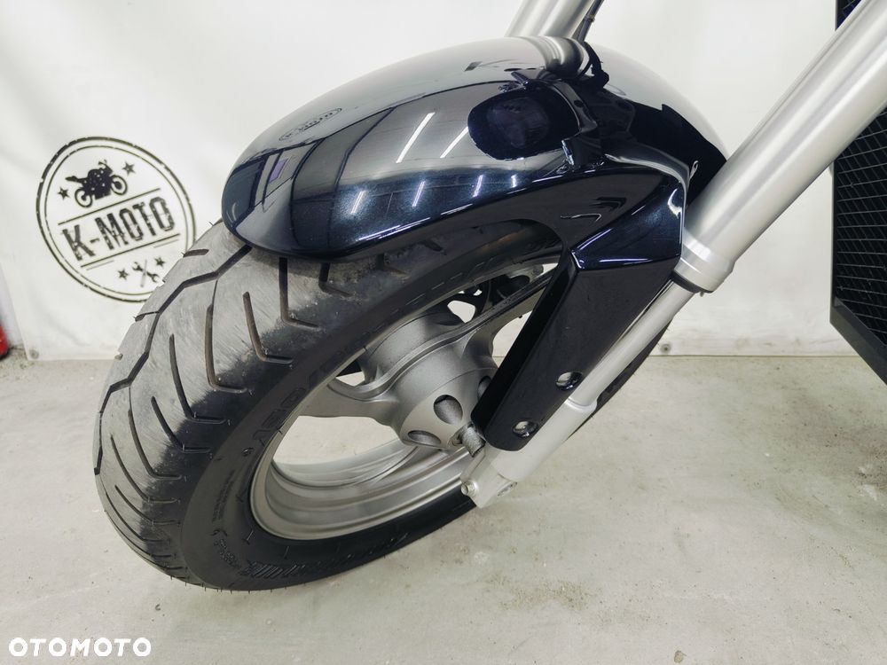 Suzuki Intruder - 19