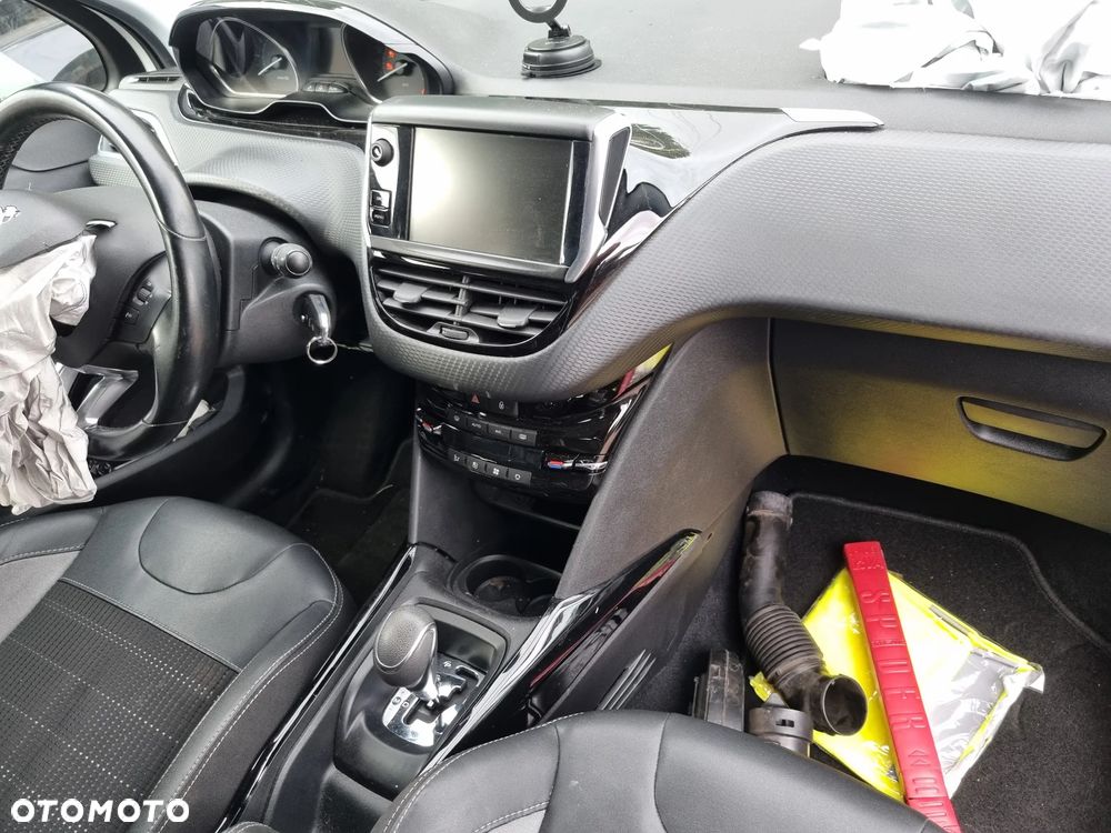 Peugeot 2008 1.2 Pure Tech Allure S&S EAT6 - 14