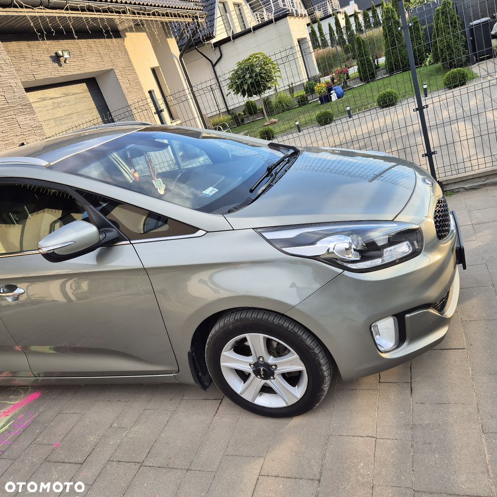 Kia Carens - 3
