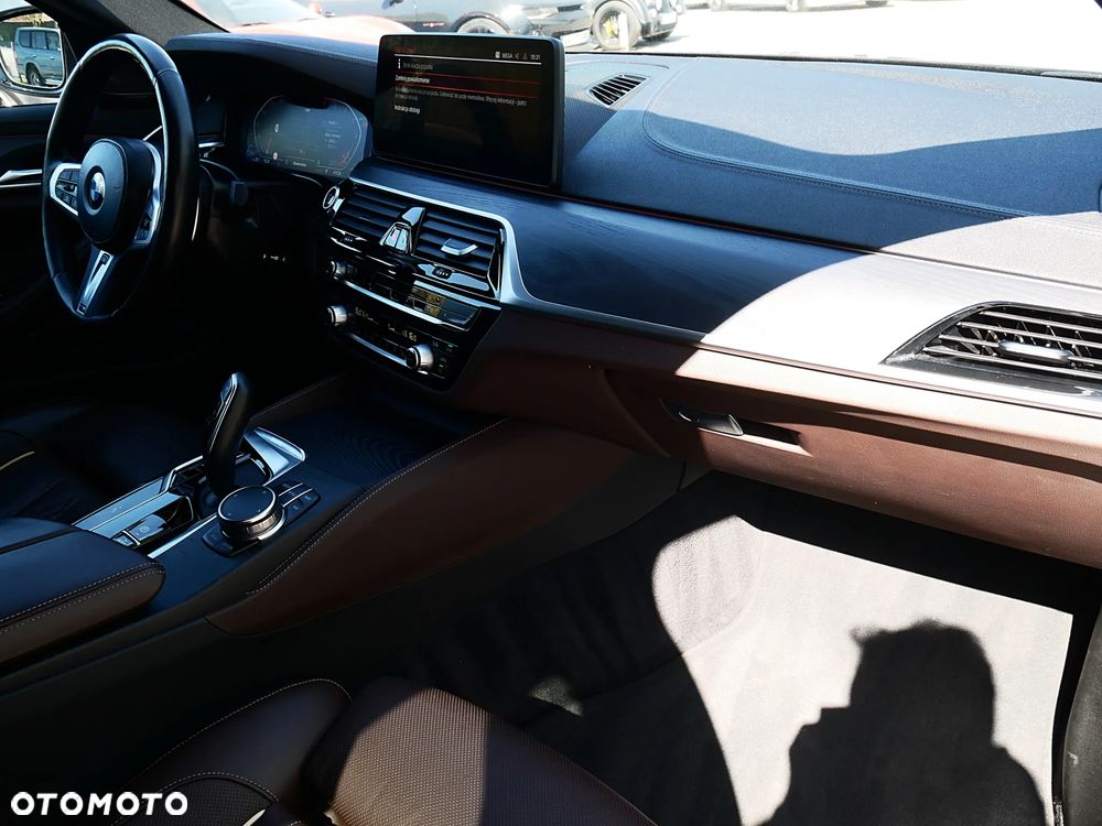 BMW Seria 5 540d xDrive mHEV M Sport sport - 9