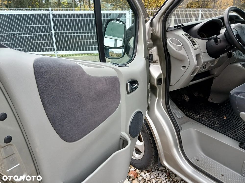 Renault Trafic 2.0 dCi 115 FAP Passenger Black Edition - 14