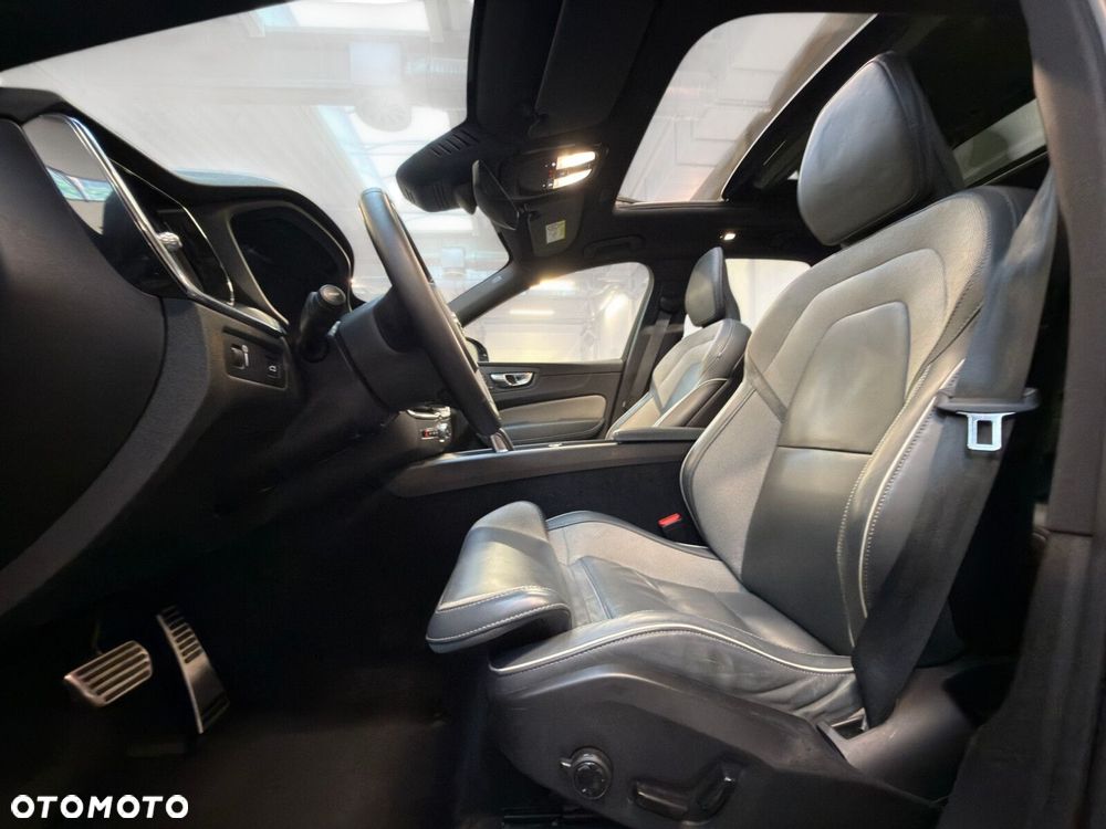 Volvo XC 60 B5 B AWD R-Design - 25