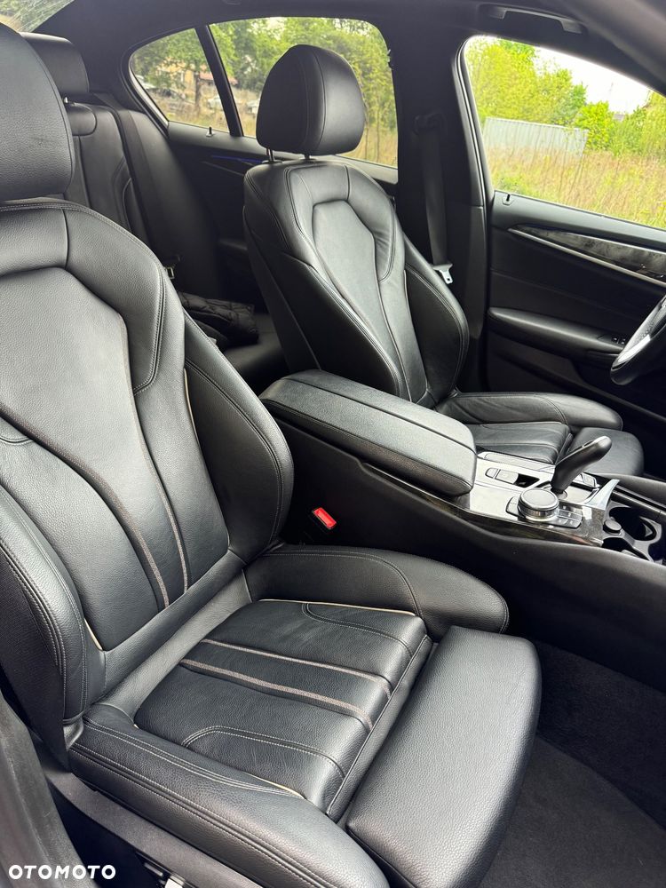 BMW Seria 5 530i xDrive Sport Line - 29