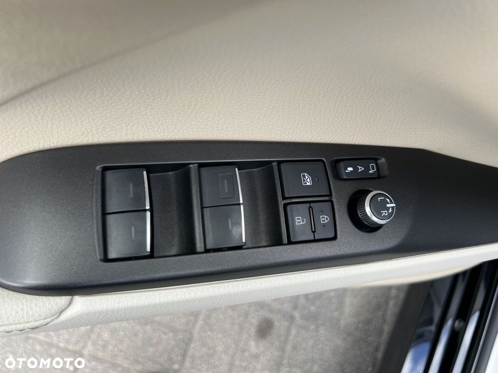 Toyota Camry 2.5 Hybrid Executive CVT - 12