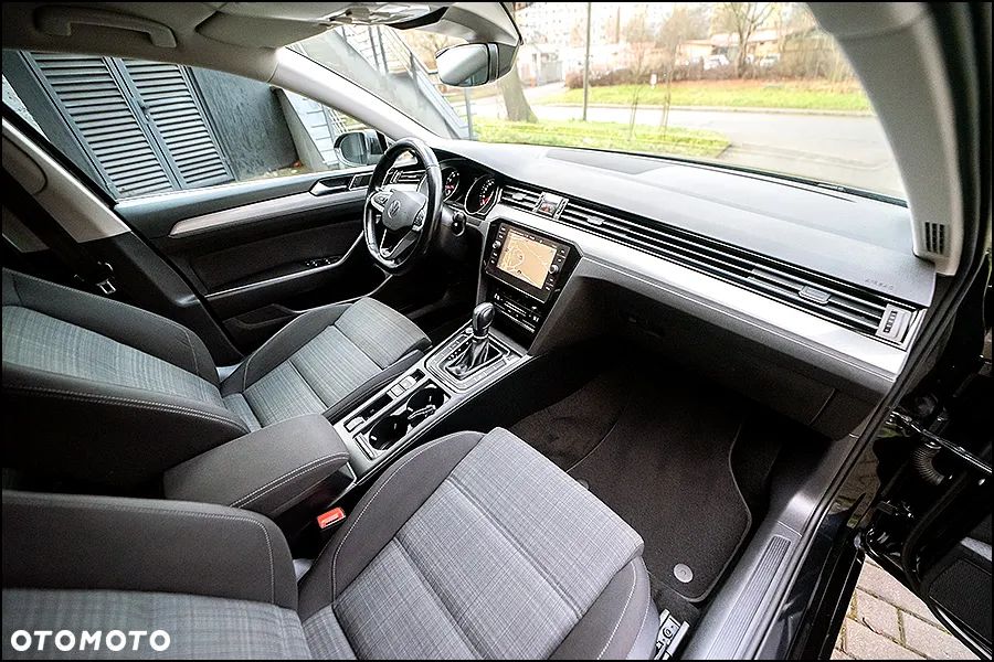 Volkswagen Passat - 19