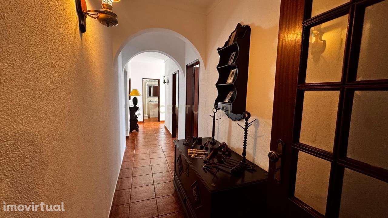 Casa T4 em Mora com Jardim e Garagem - Grande imagem: 5/25