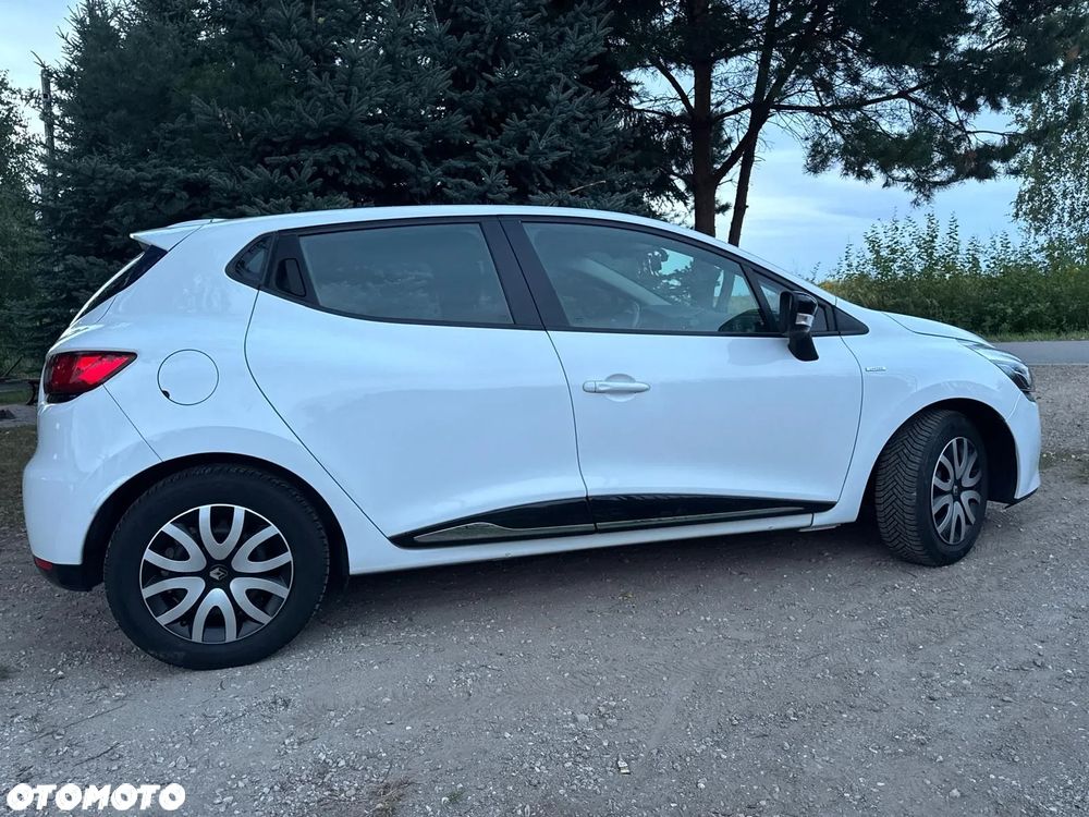 Renault Clio 1.2 16V 75 LIMITED - 22