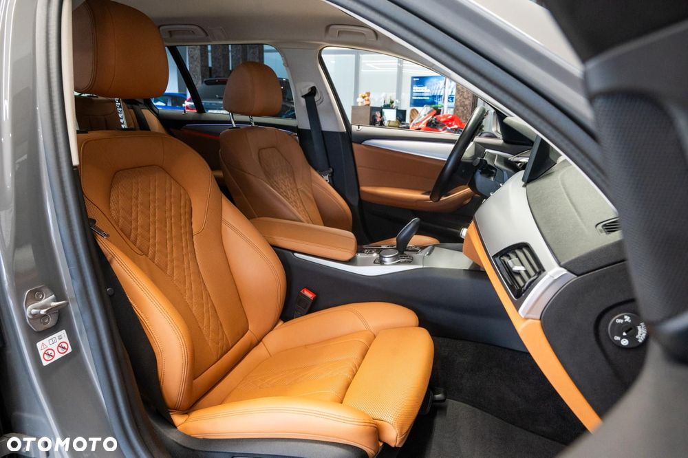BMW Seria 5 530e xDrive - 15