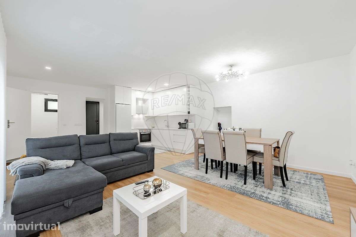 Moradia composta por 2 apartamentos de tipologia T1 - Grande imagem: 5/38