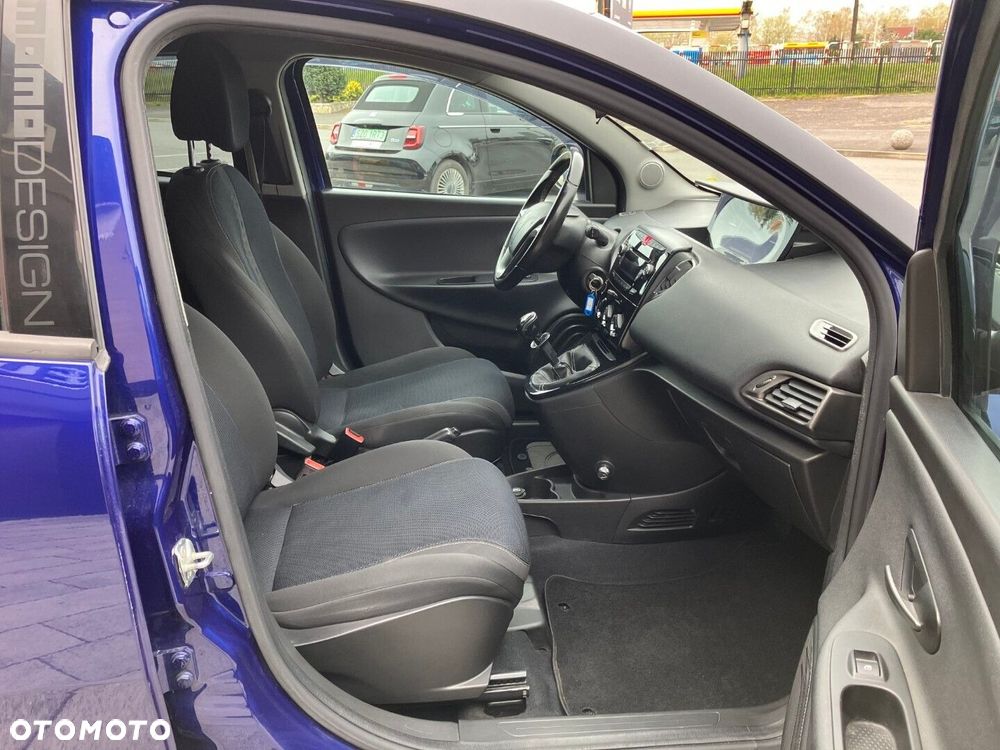 Lancia Ypsilon 1.2 8V Momo S&S - 17