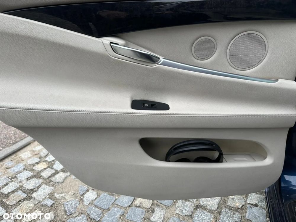 BMW Seria 5 550i - 16