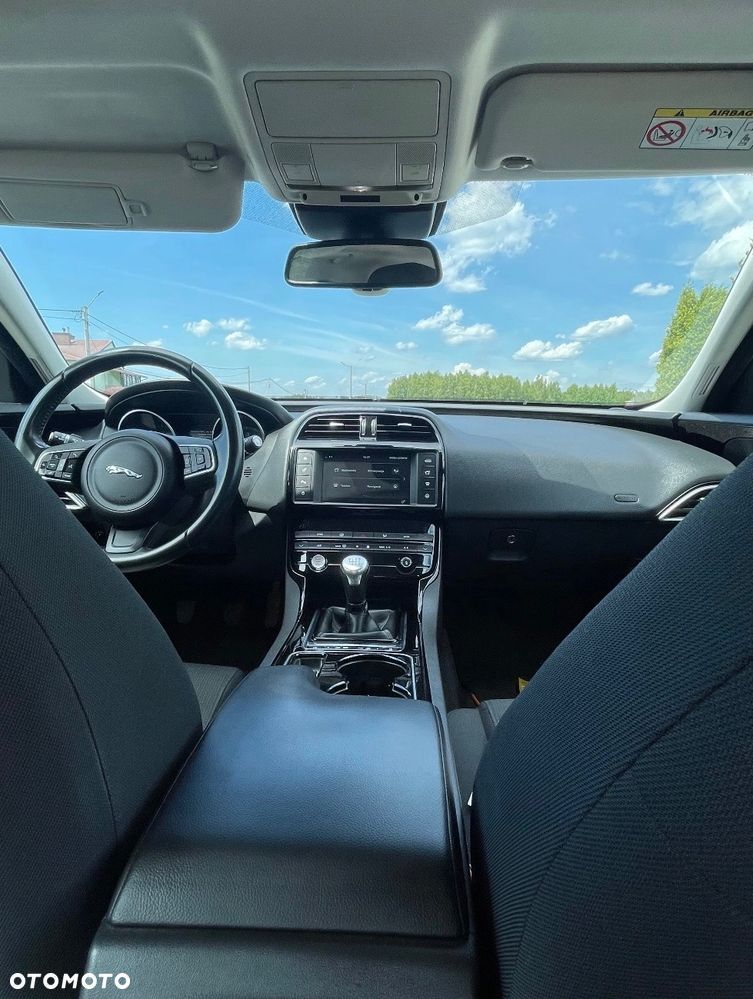 Jaguar XE 20d Prestige - 4