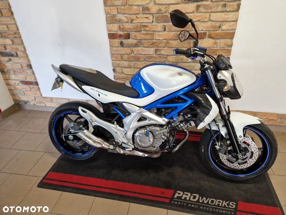 Suzuki Gladius - 10