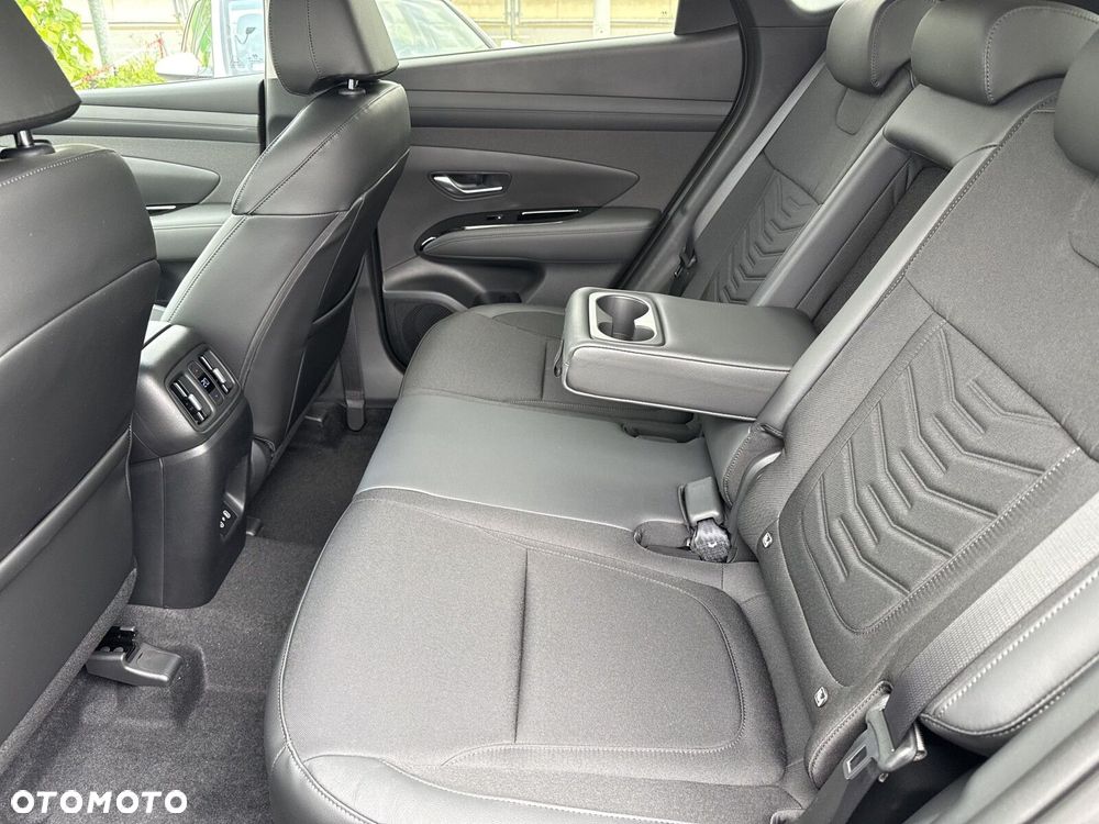 Hyundai Tucson 1.6 T-GDi HEV Executive 2WD - 19