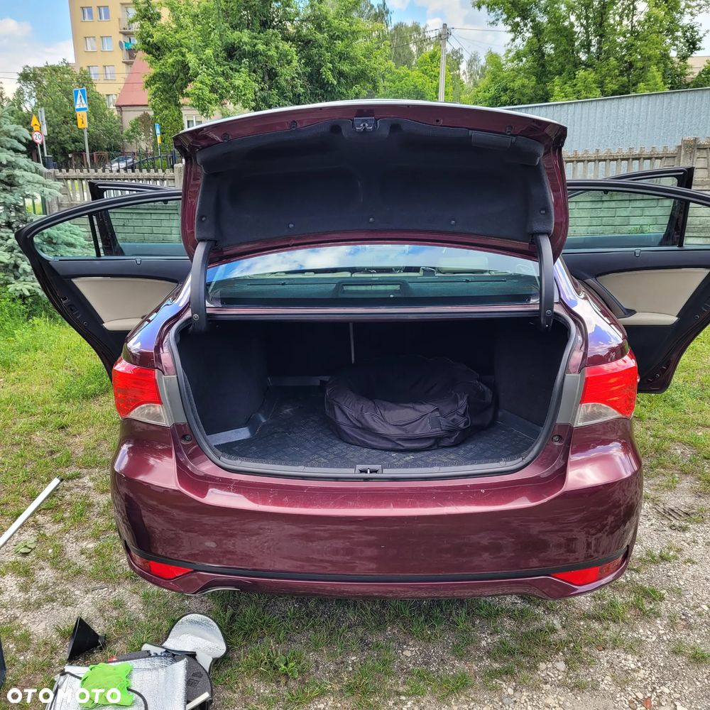 Toyota Avensis 1.8 Style - 19