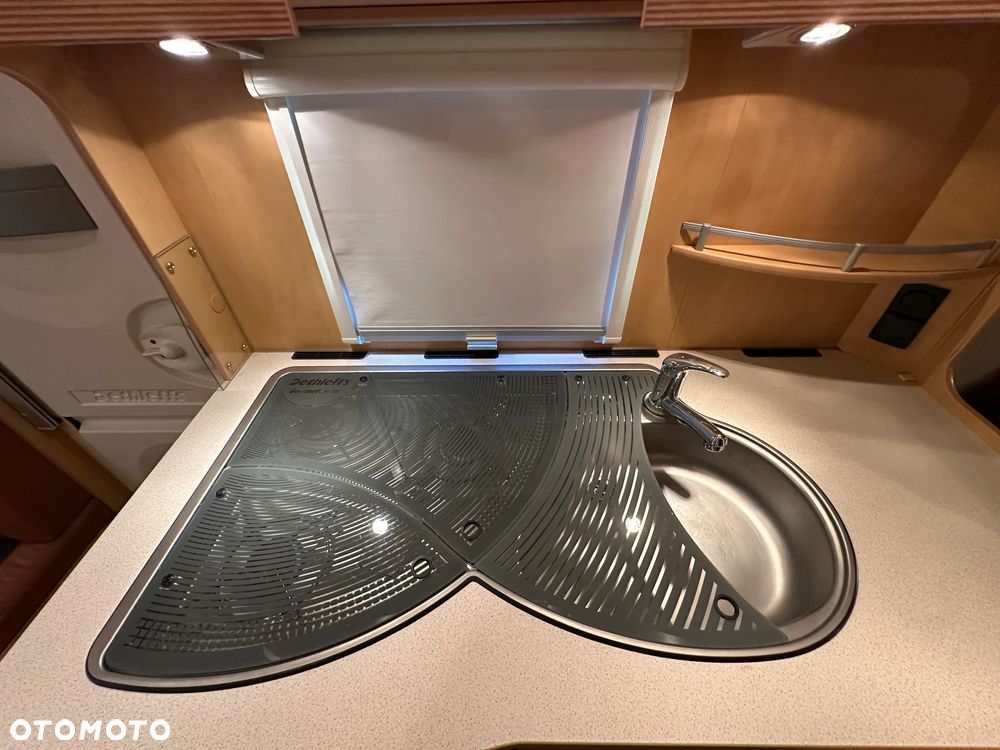 Dethleffs 510 CAMPER z napędem i przedsionkiem pompowanym !!! - 25