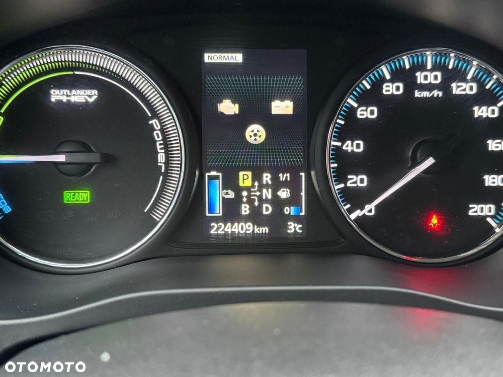 Mitsubishi Outlander - 8