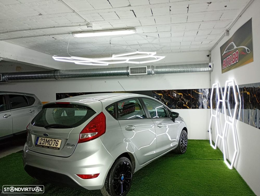 Ford Fiesta 1.4 TDCI Titanium - 32