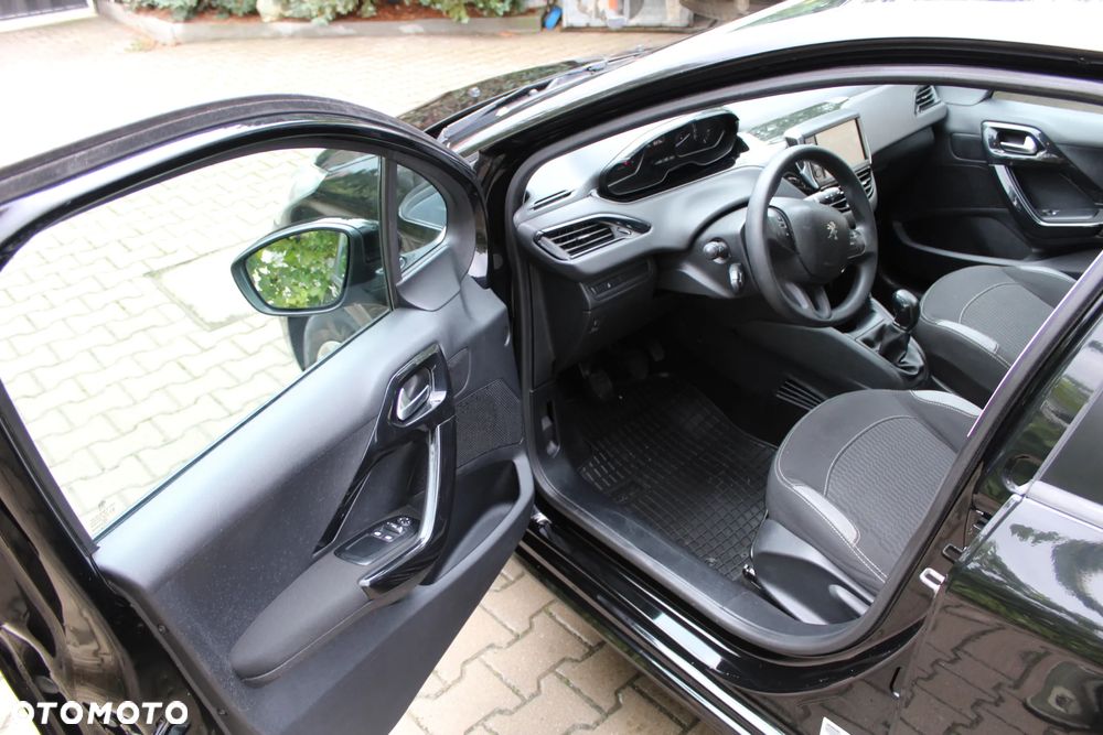 Peugeot 208 1.2 PureTech Active - 12