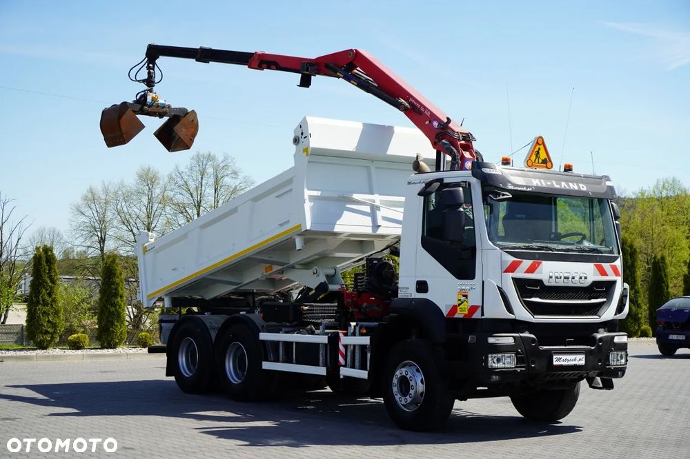 Iveco TRAKKER 360 / 6x4 / WYWROTKA DWUSTRONNA + HYDROBURTA / + HDS HMF 1643 Z2 / ŁYŻKA CHWYTAKOWA / ROTATOR / PILOT - 9