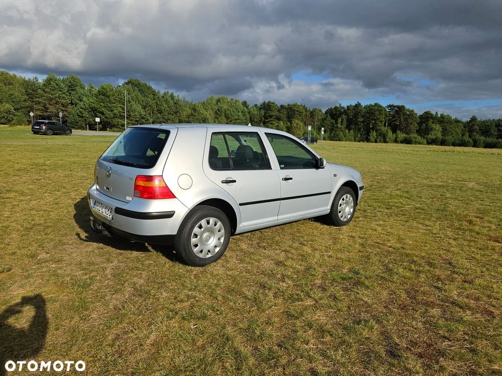 Volkswagen Golf 1.6 Basis - 3