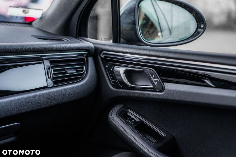 Porsche Macan - 25