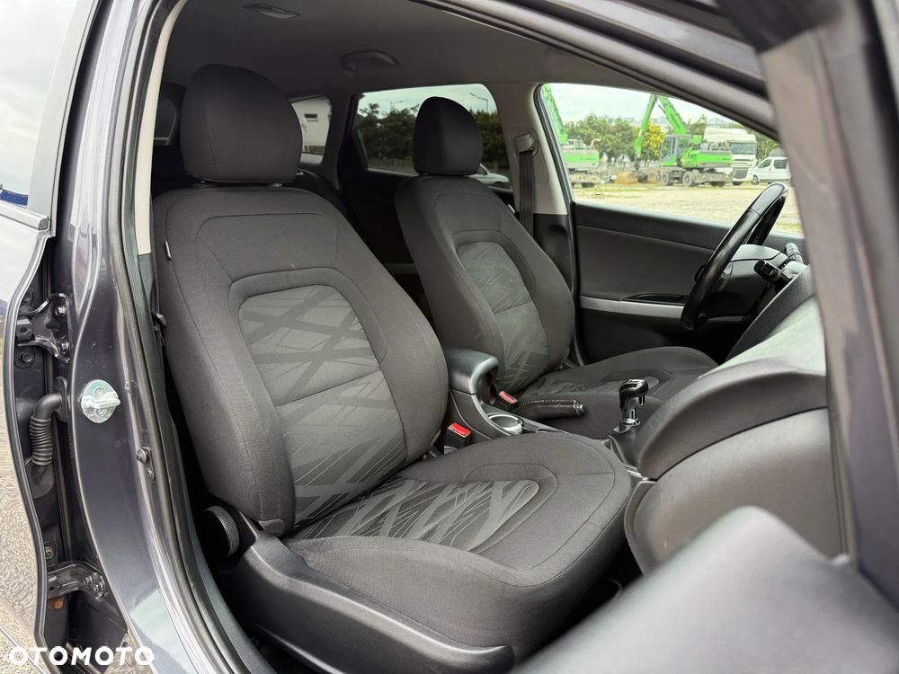 Kia Ceed 1.6 GDI Dream Team Edition - 29