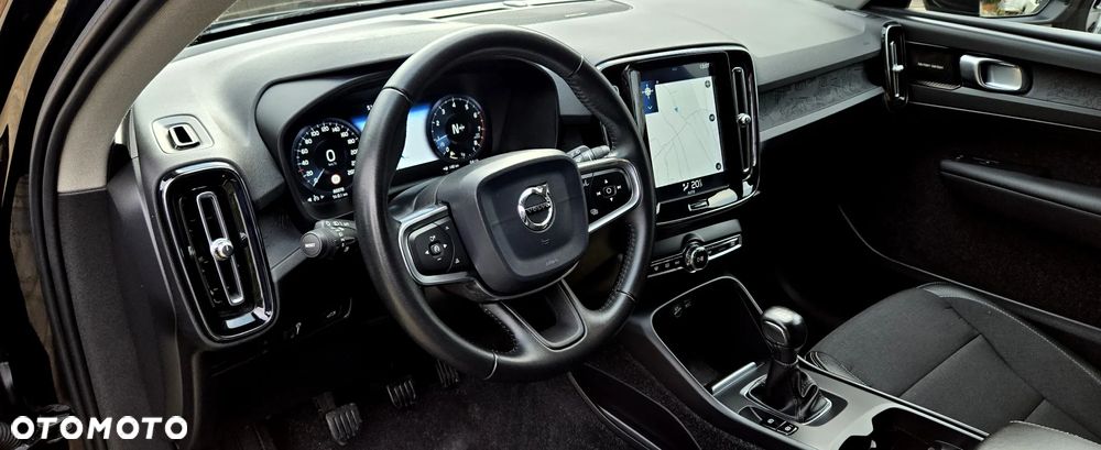 Volvo XC 40 T3 Momentum Pro - 23