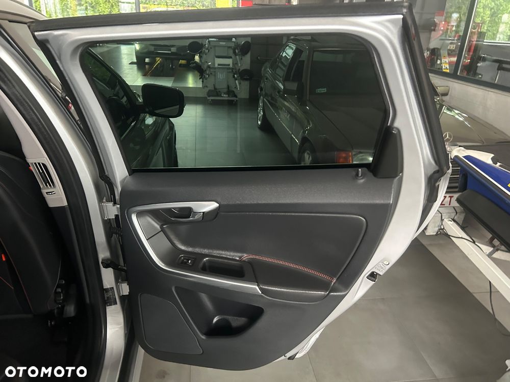 Volvo XC 60 D3 Geartronic Momentum - 27