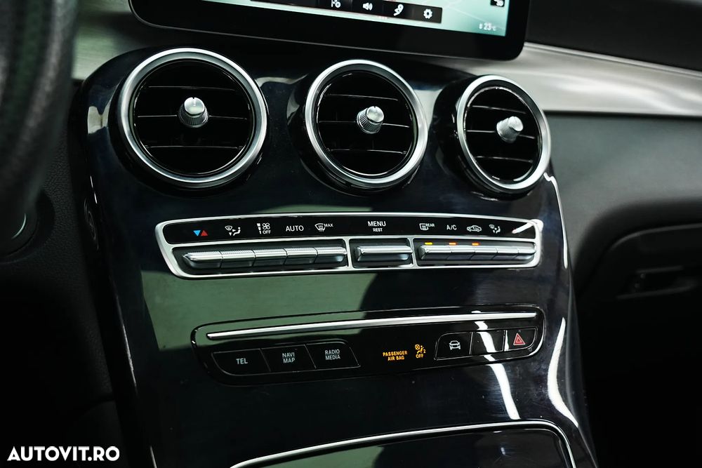 Mercedes-Benz GLC Coupe 300 4Matic 9G-TRONIC AMG Line Plus - 39