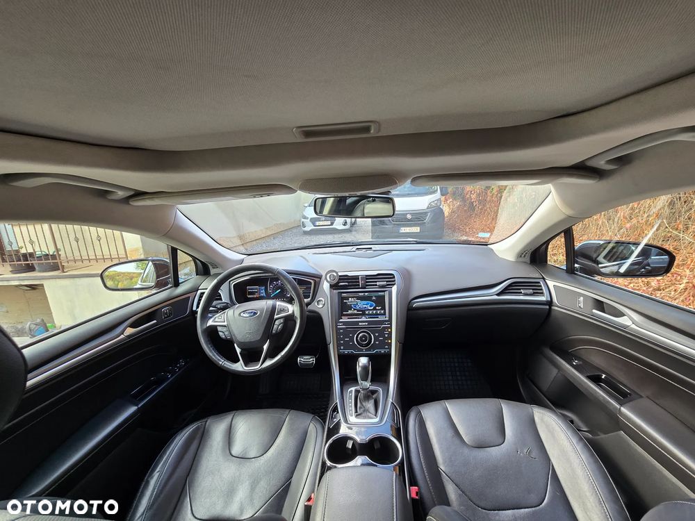 Ford Fusion 2.0 EcoBoost Titanium - 25
