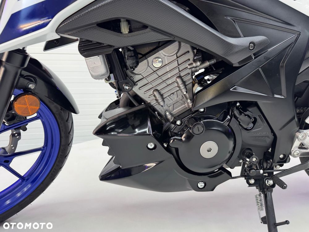 Suzuki GSX - 32