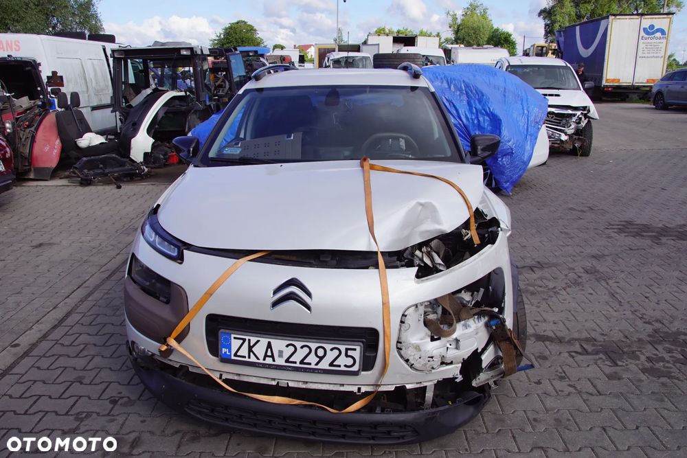 Auto na części - Citroen C4 Cactus 1.2 PureTech 110 KM HNZ 20ET25 EFC 2015R Silnik Skrzynia Drzwi Błotnik Zderzak Klapa Lampa Lusterko Klamka Szyba Deska Kokpit Sterownik Moduł Czujnik Licznik Wyświetlacz Panel Kierownica - 2
