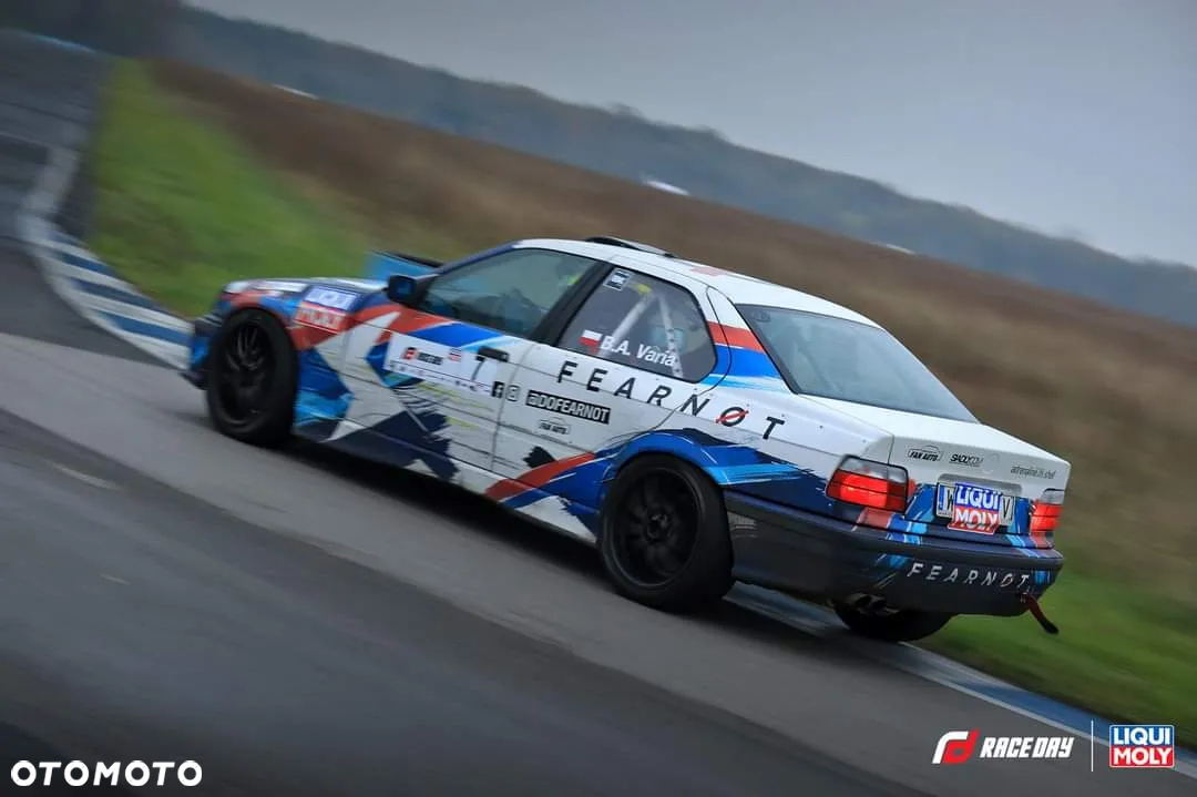 BMW Seria 3 320i - 16