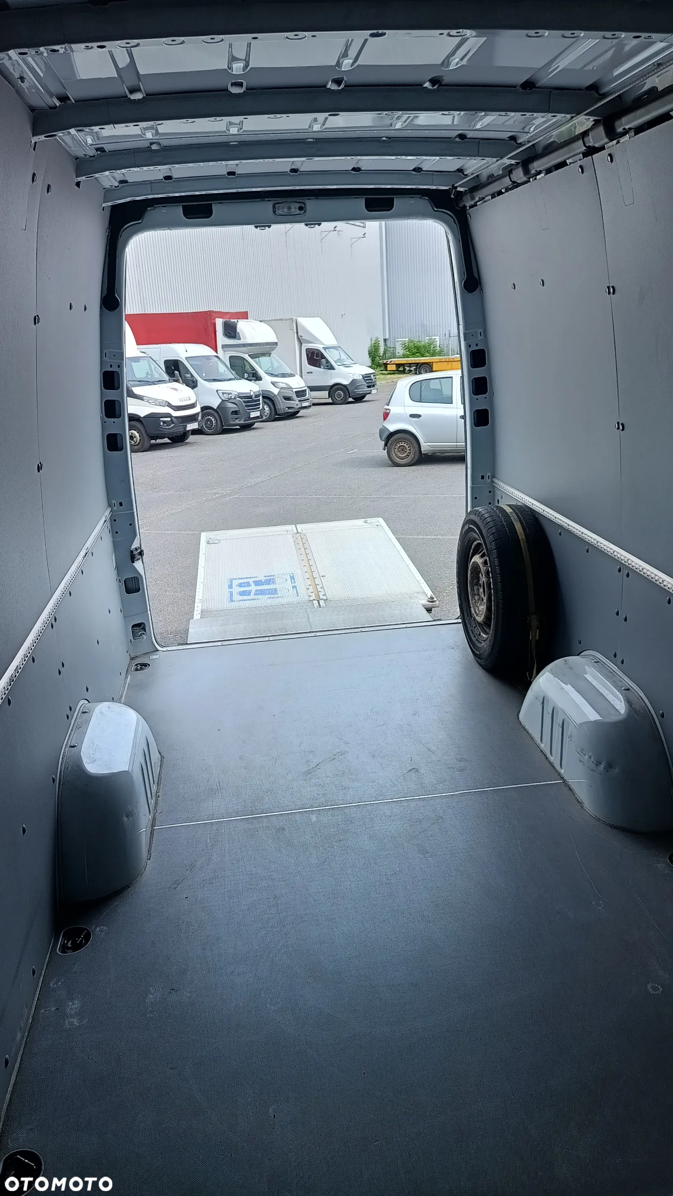 Mercedes-Benz Sprinter 317 - 15