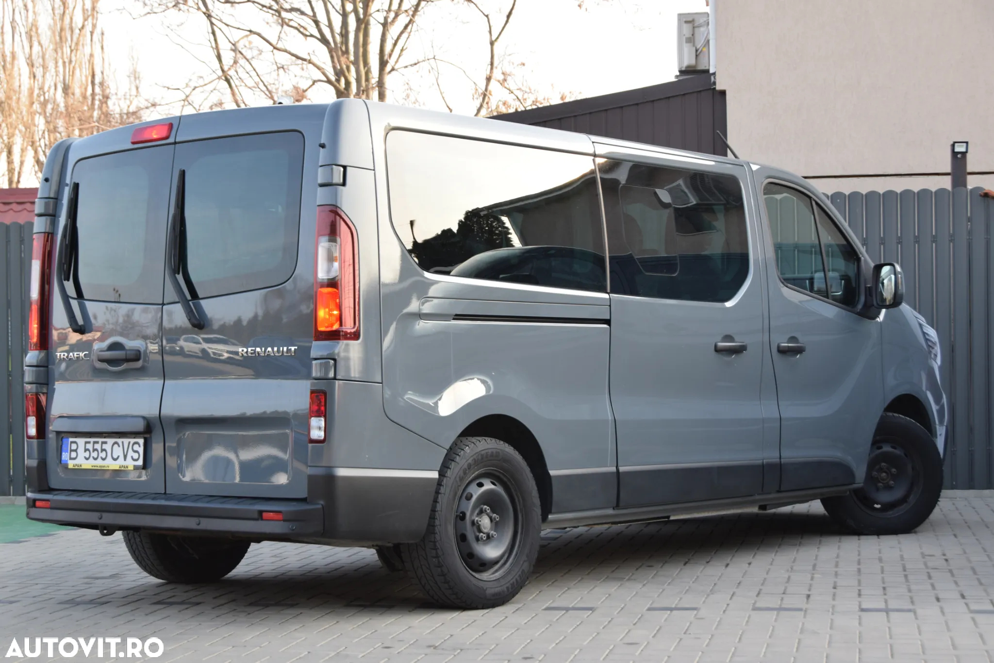 Renault Trafic Combi 2.0 Blue dCi 150 S&S L2 8+1 Zen - 4
