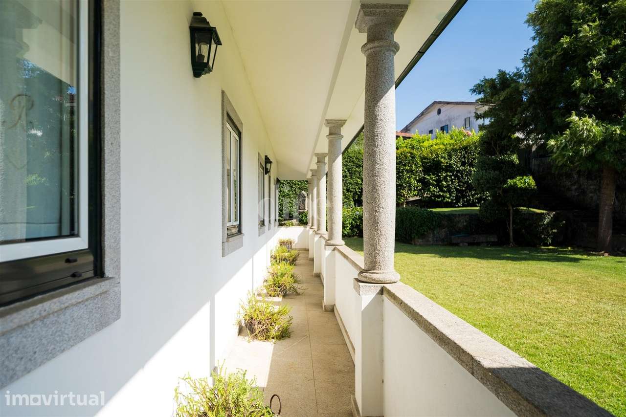 Moradia T4 com fabuloso jardim e vistas desafogadas - Grande imagem: 3/31