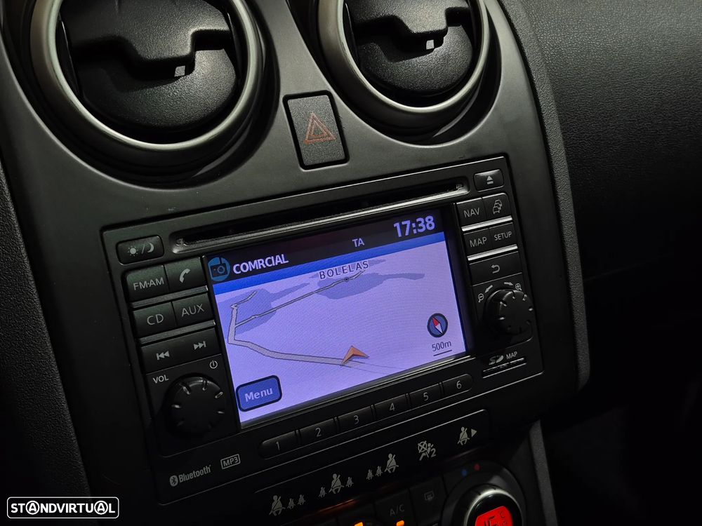 Nissan Qashqai 1.6 Tekna Premium 17 - 25