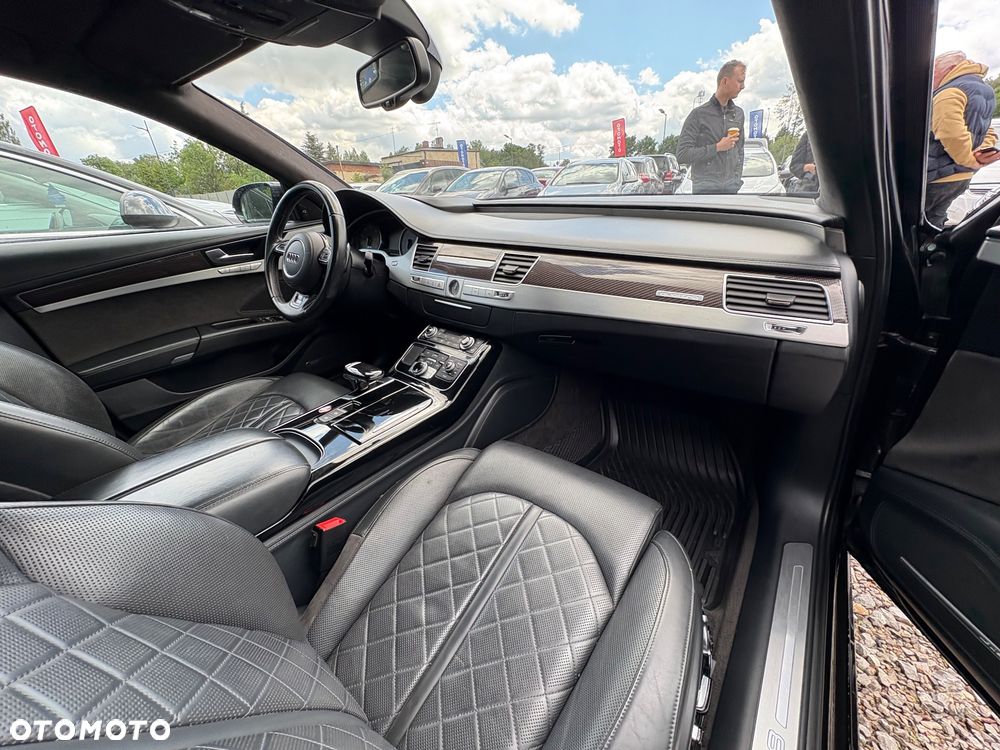 Audi S8 Plus - 24