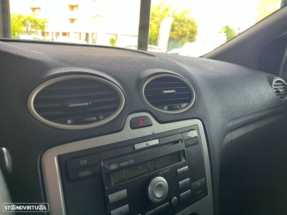 Ford Focus 1.4 16V Sport - 22