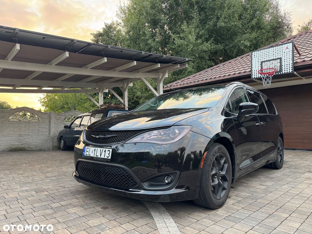 Chrysler Pacifica - 5