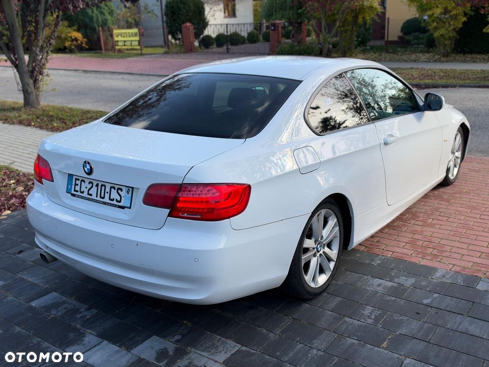 BMW 3 Series 2010 photo 5