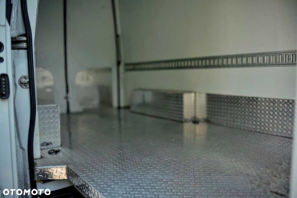 Mercedes-Benz Sprinter - 20